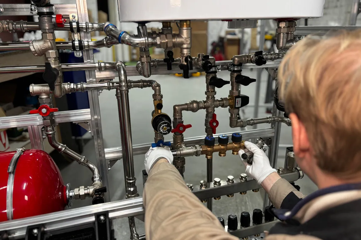 Pressure gauges on a heating manifold